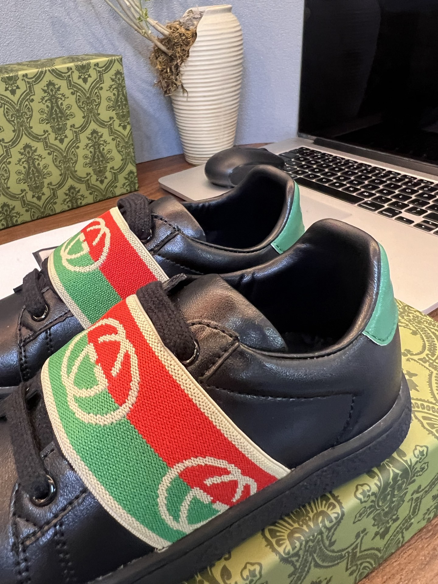 Children's shoes child